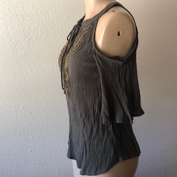 Off shoulder dressy top - Picture 2 of 7